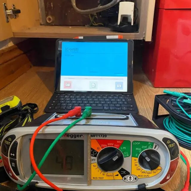 Starting the week with the first of many EICRs. 

This one for the Private Rental Sector (PRS), making sure landlords property’s are fully compliant.

#electrical #test #job #daily #work #life #electrician #monday 
@meggeruk @icertifi