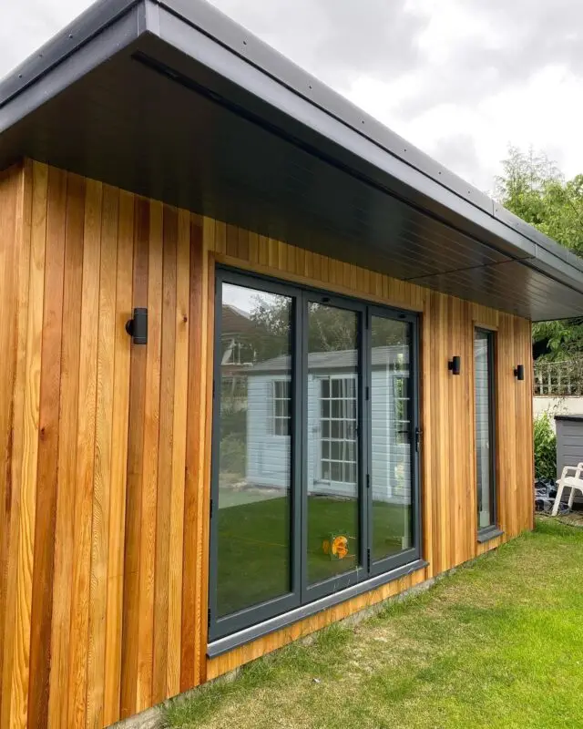External Photos of a Garden Room completed earlier this year alongside RB Carpentry + Joinery.

#garden #room #office #electrical #lighting #cedarcladding #job